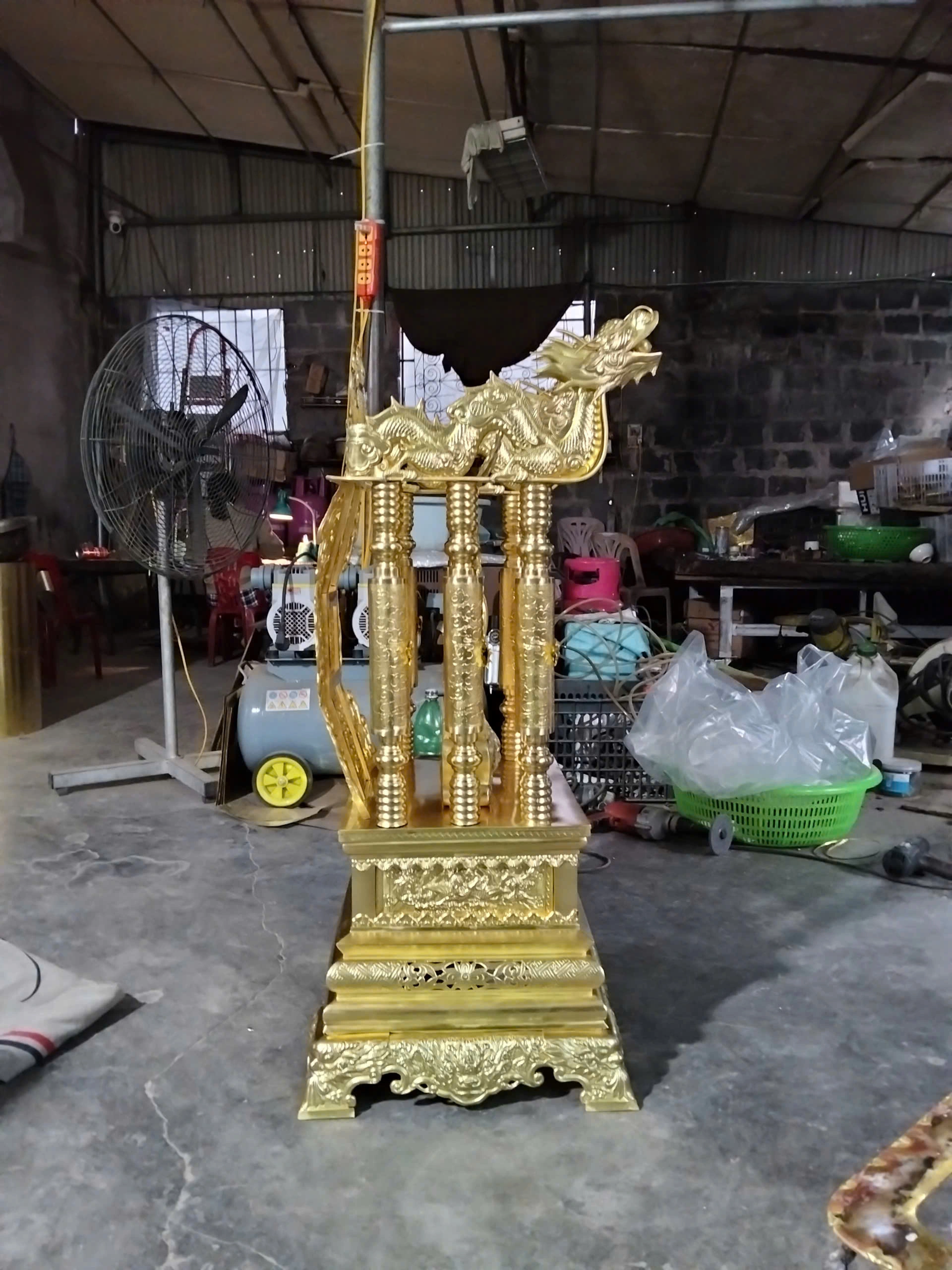 Bộ ngai thờ gia tiên