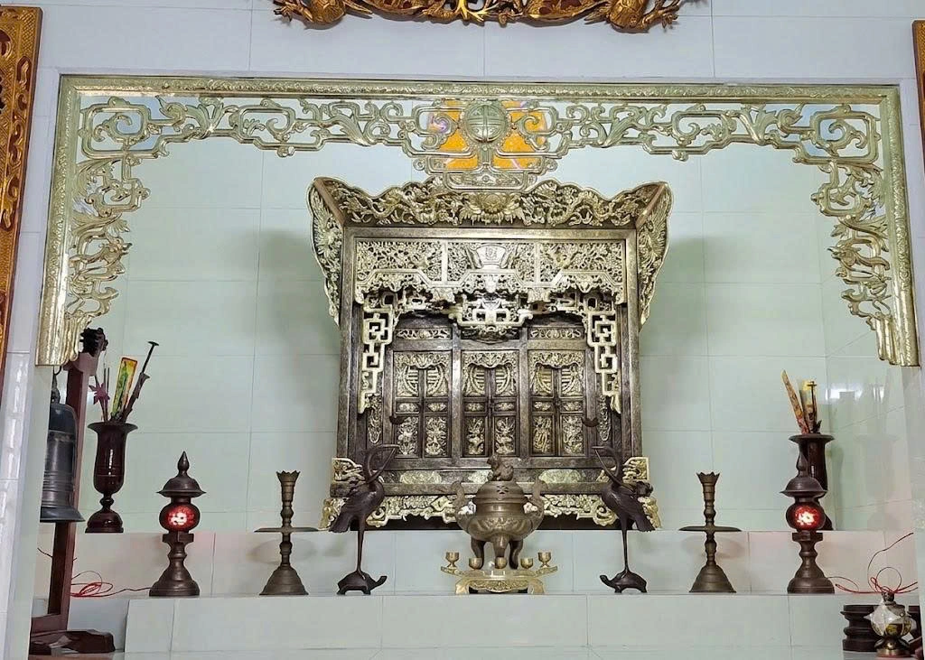 Ngai Thờ Gia Tiên: