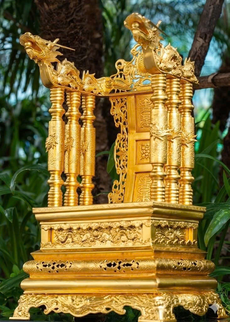 Ngai Thờ Bằng Đồng Dát Vàng