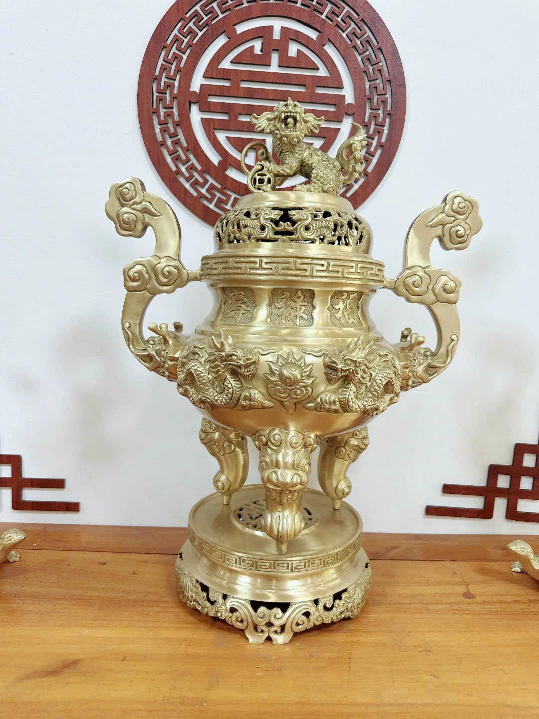 Đỉnh Rồng vàng mộc