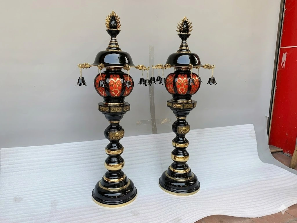 Cặp Đèn Thờ Bằng Đồng