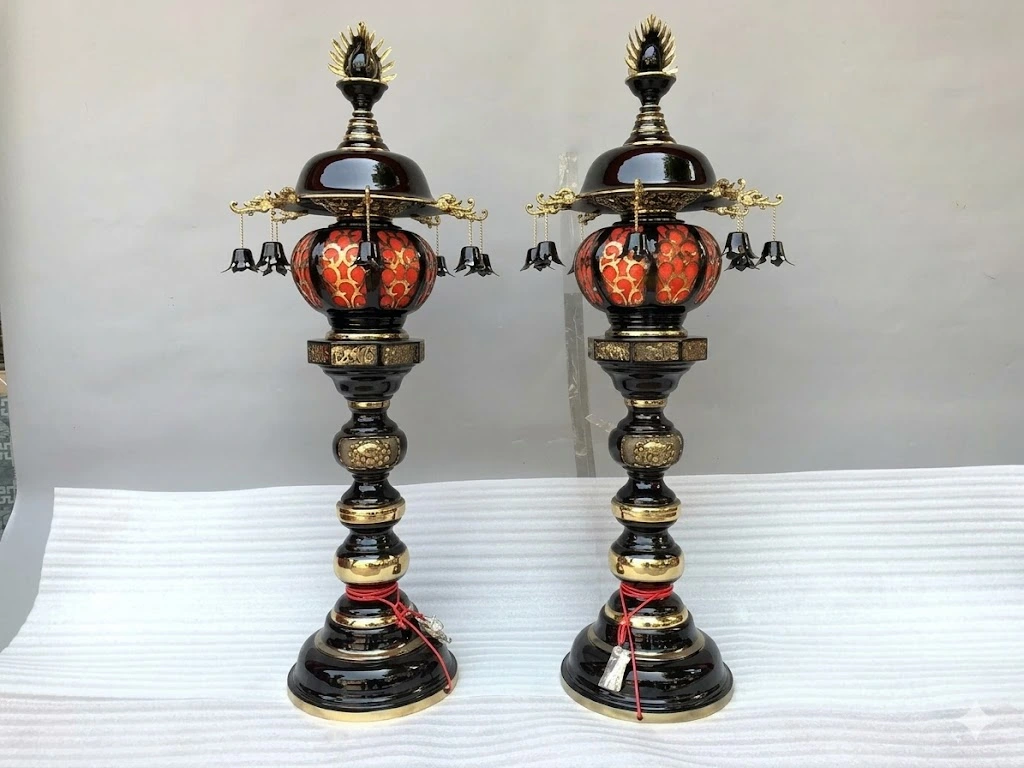 Cặp Đèn Thờ Bằng Đồng