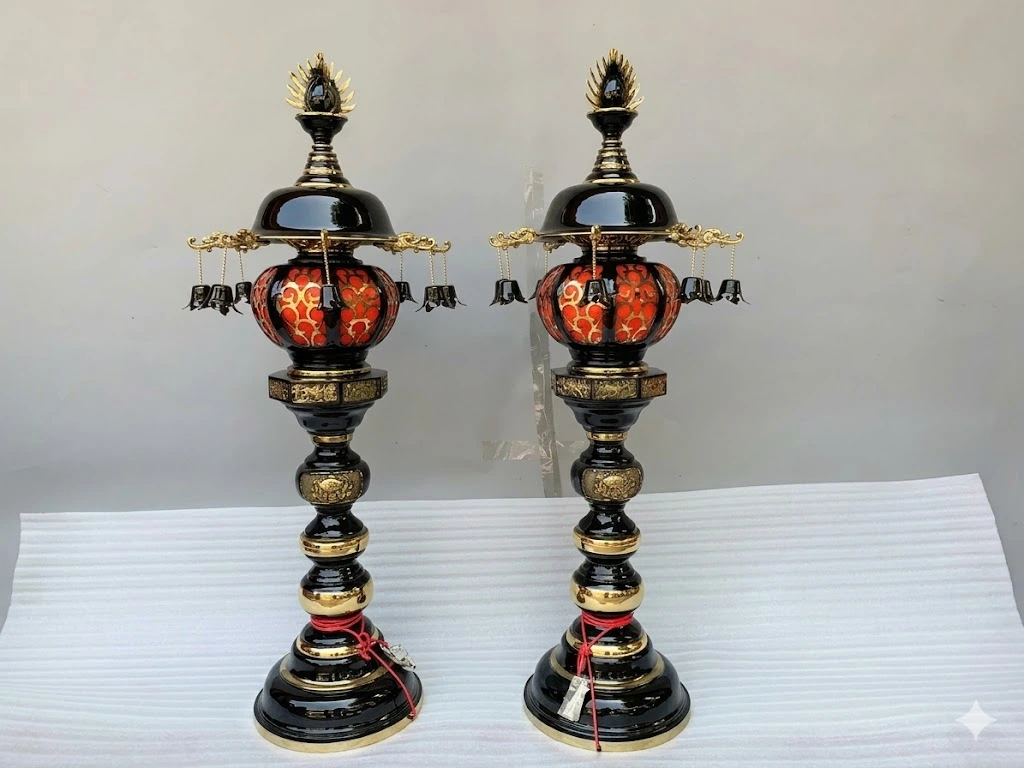 Cặp Đèn Thờ Bằng Đồng