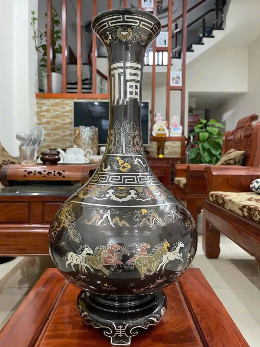 Bình hoa bằng đồng khảm ngũ sắc