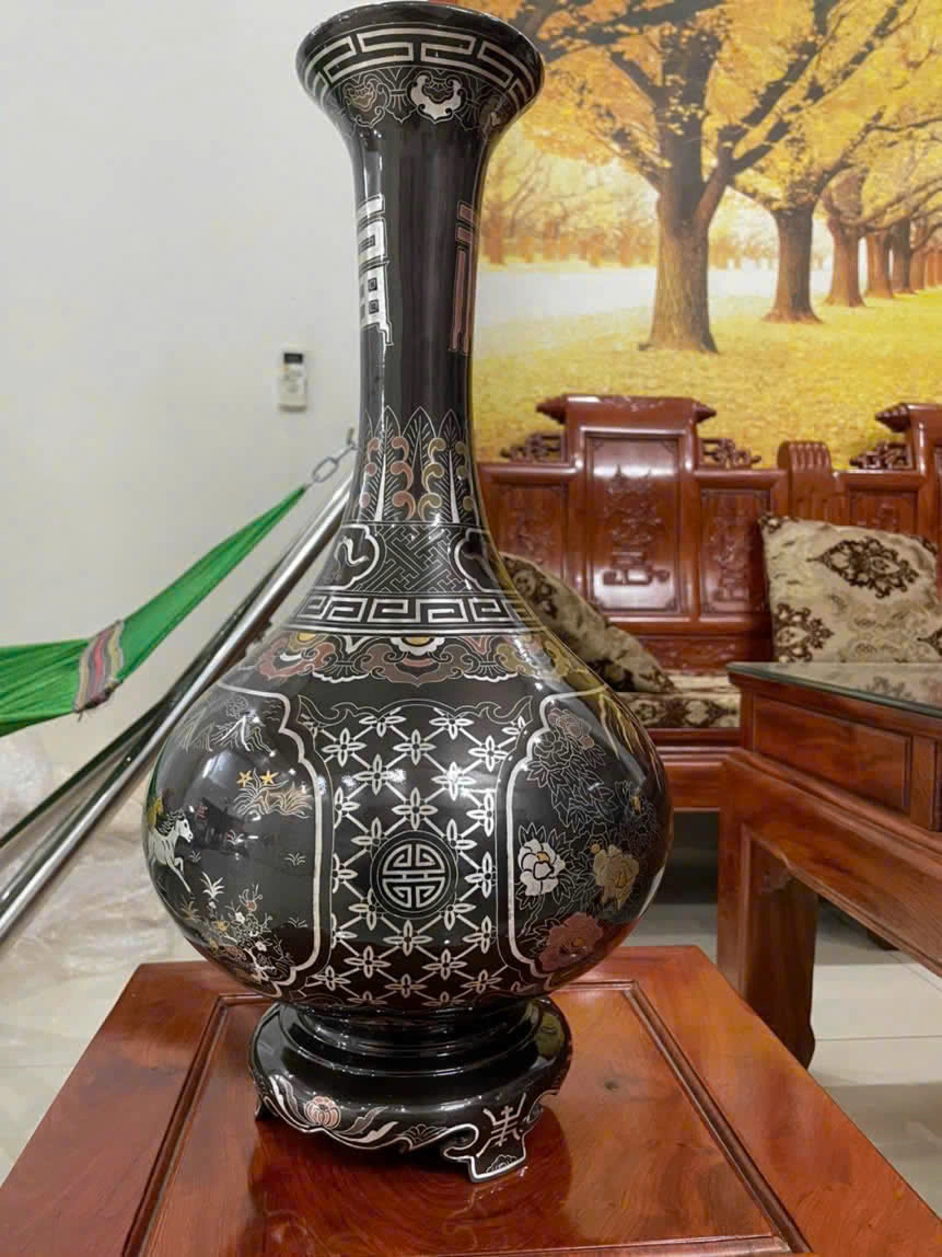 Bình hoa bằng đồng khảm ngũ sắc
