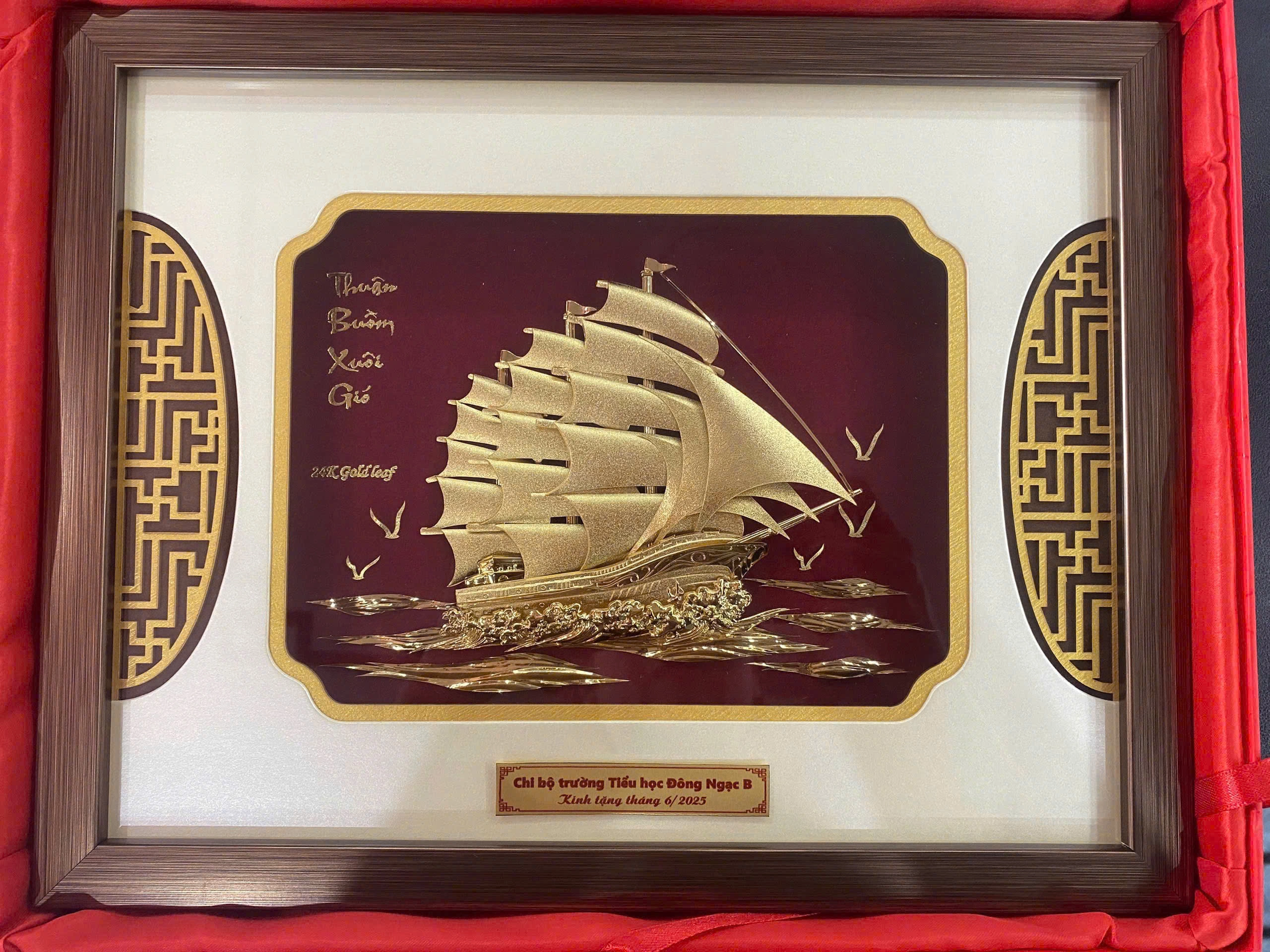 Tranh Thuyền Buồm Phong Thủy Mạ Vàng 24K