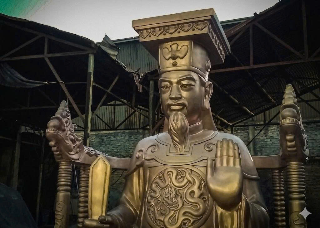 Tượng Lý Thánh Tông Bằng Đồng