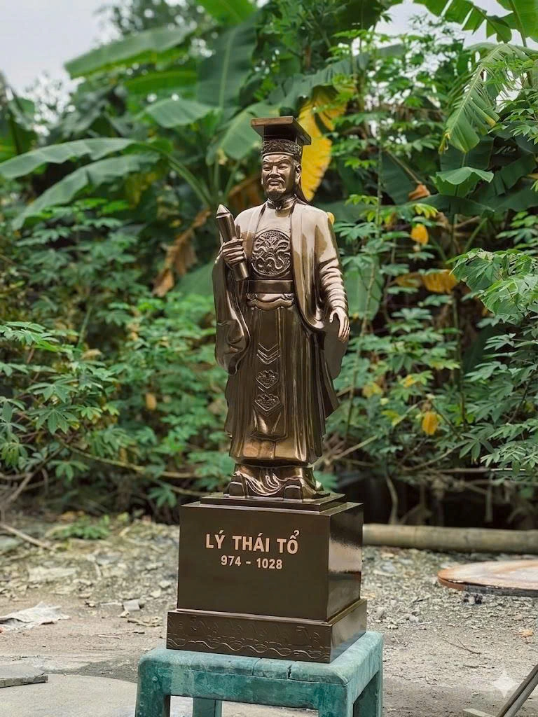 Tượng Lý Thái Tổ Bằng Đồng: