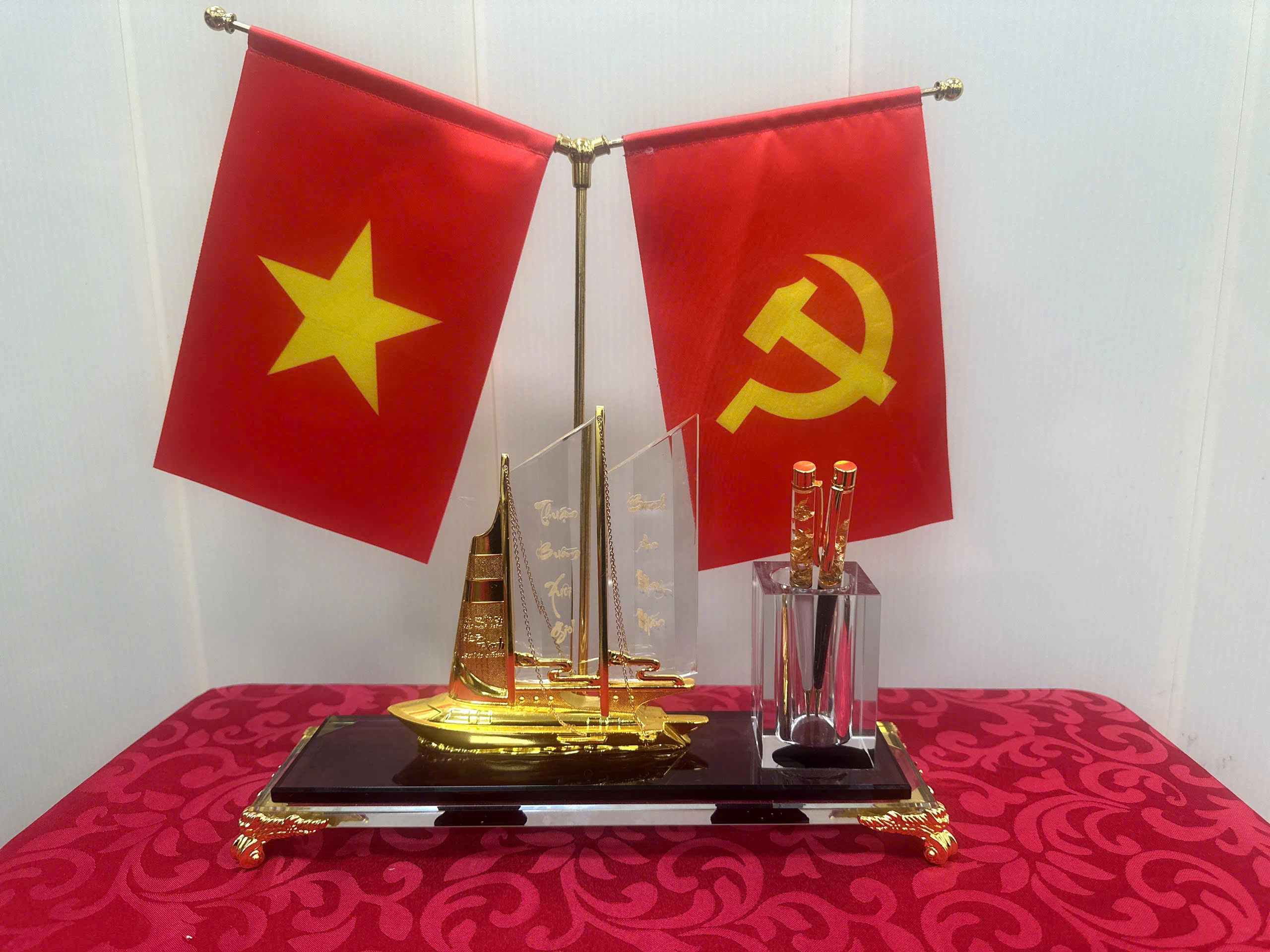 Hộp Bút Doanh Nhân Để Bàn Pha Lê