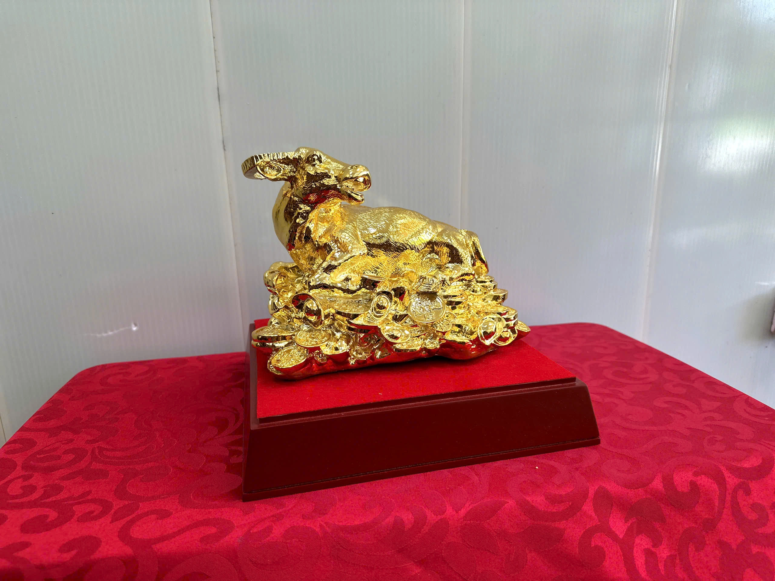 Tượng Trâu Đồng Mạ Vàng 24K