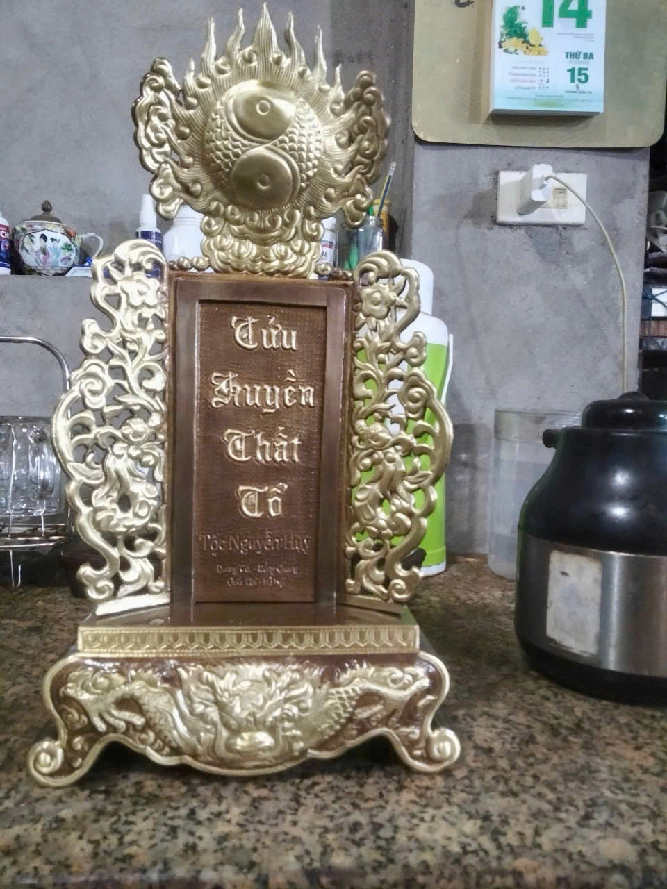 Bài vị thờ bằng đồng