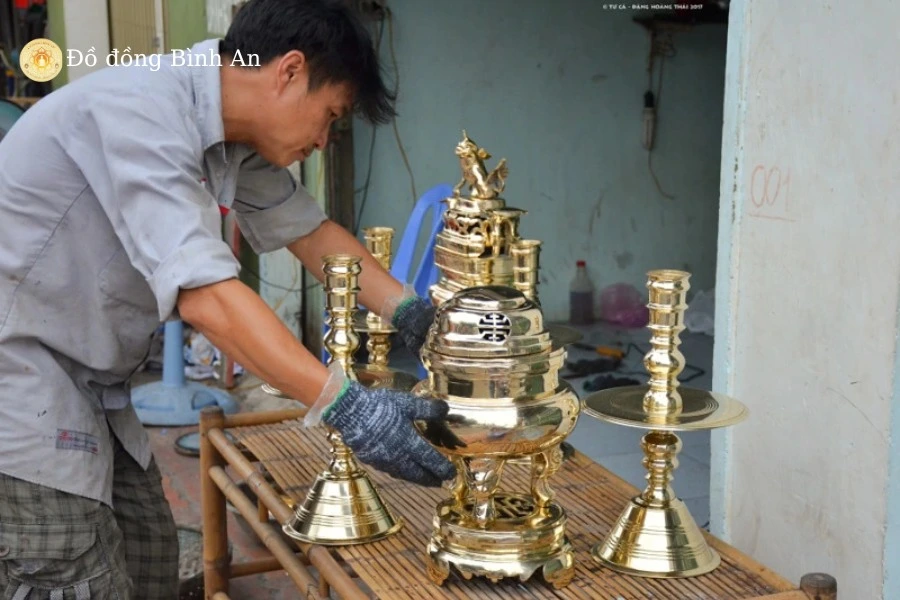 Cách lau chùi bộ lư đồng