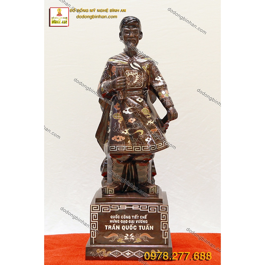 Tượng Hưng Đạo Vương Trần Quốc Tuấn
