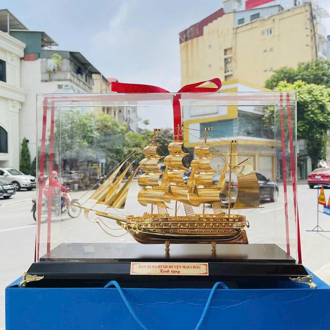 Quà Tặng Thuyền Buồm Mạ Vàng 24K